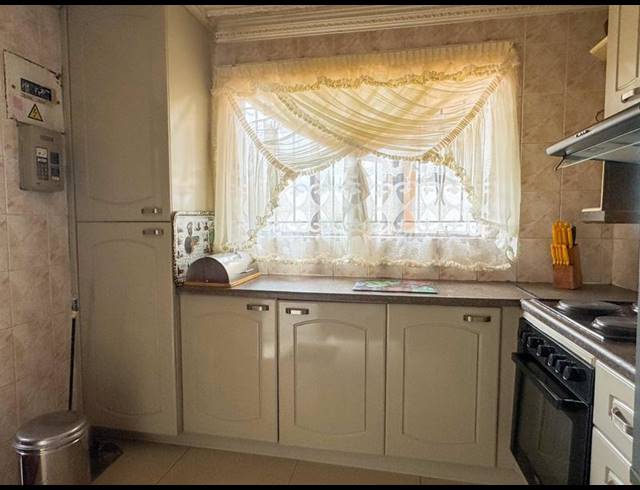 4 BEDROOM HOUSE FOR SALE IN LAWLEY